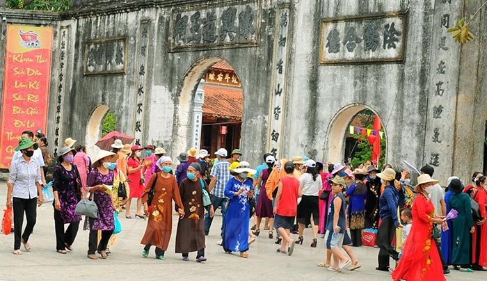 Hơn 2 vạn du khách về Côn Sơn - Kiếp Bạc trong 2 ngày đầu kỳ nghỉ lễ